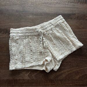 5/$40 Jolt Crochet Shorts in cream size S small